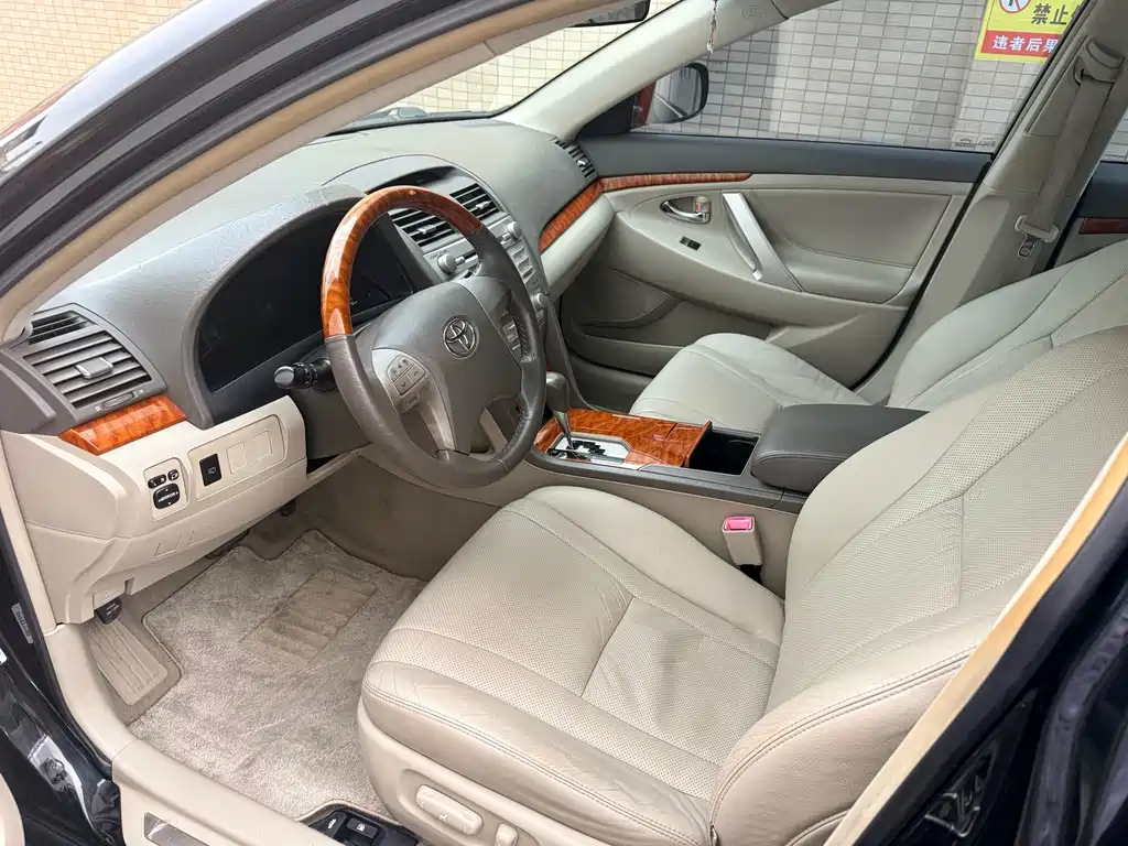 Camry 240 G Luxury