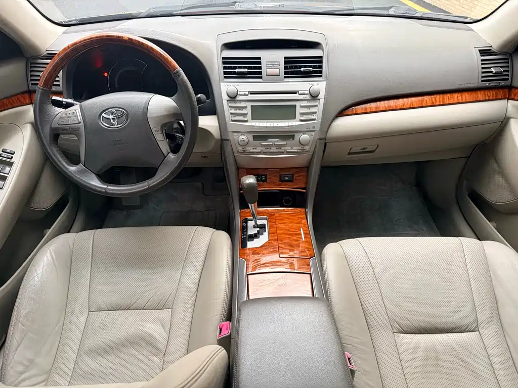 Camry 240 G Luxury