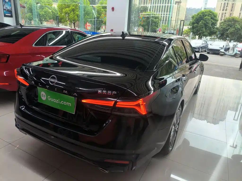 Teana 2.0 L XL-TLS Joy