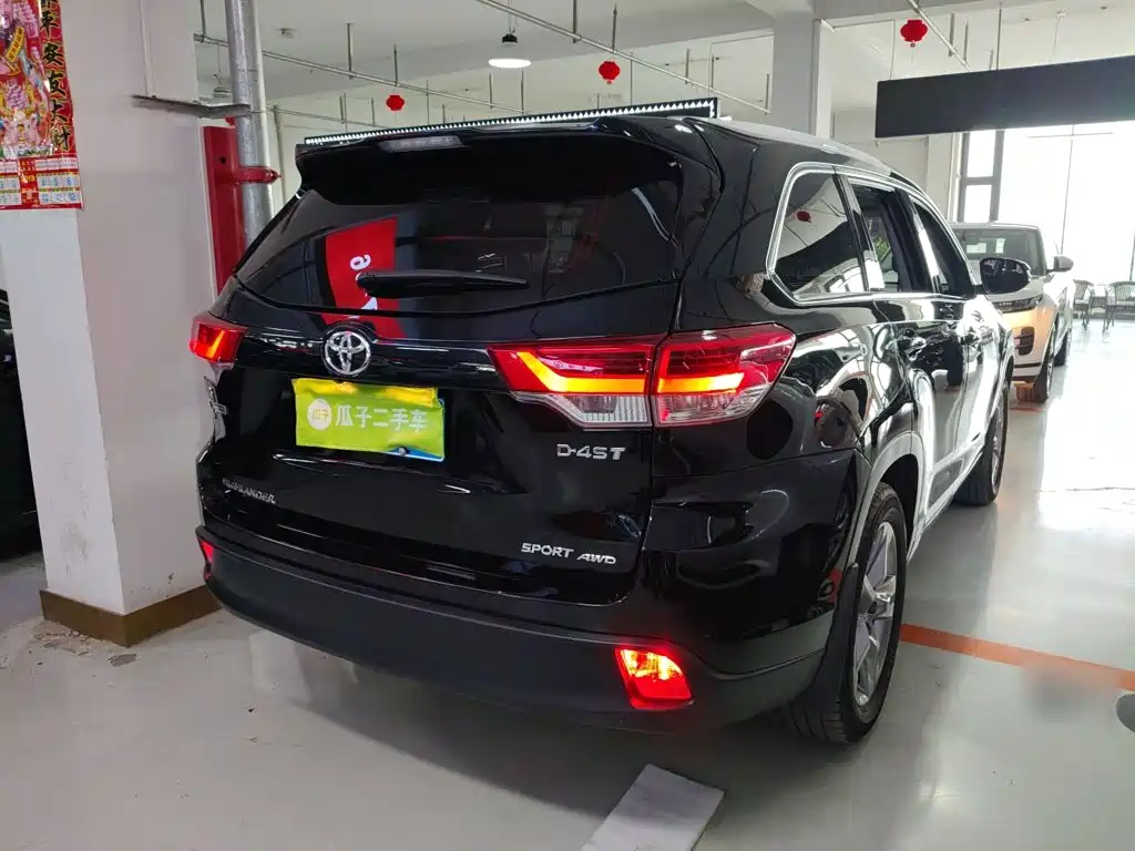 Highlander 2.0 T 4 WD Luxury 7-seat CN-VI
