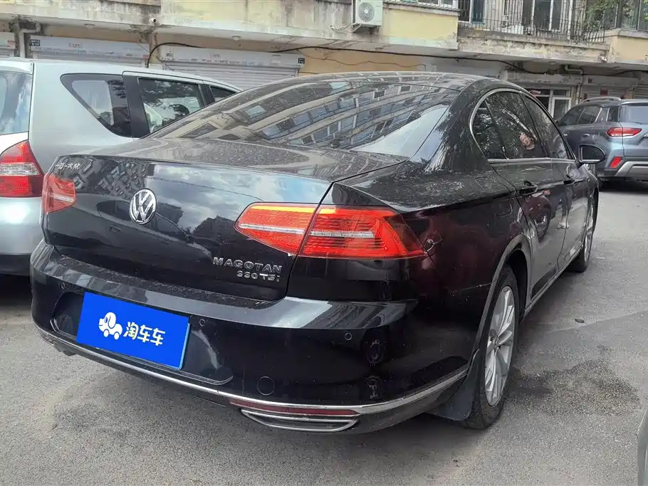 Magotan 330 TSI DSG Luxury