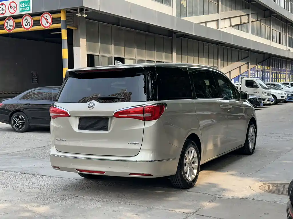 Buick GL8 ES 28 T Premium CN-VI