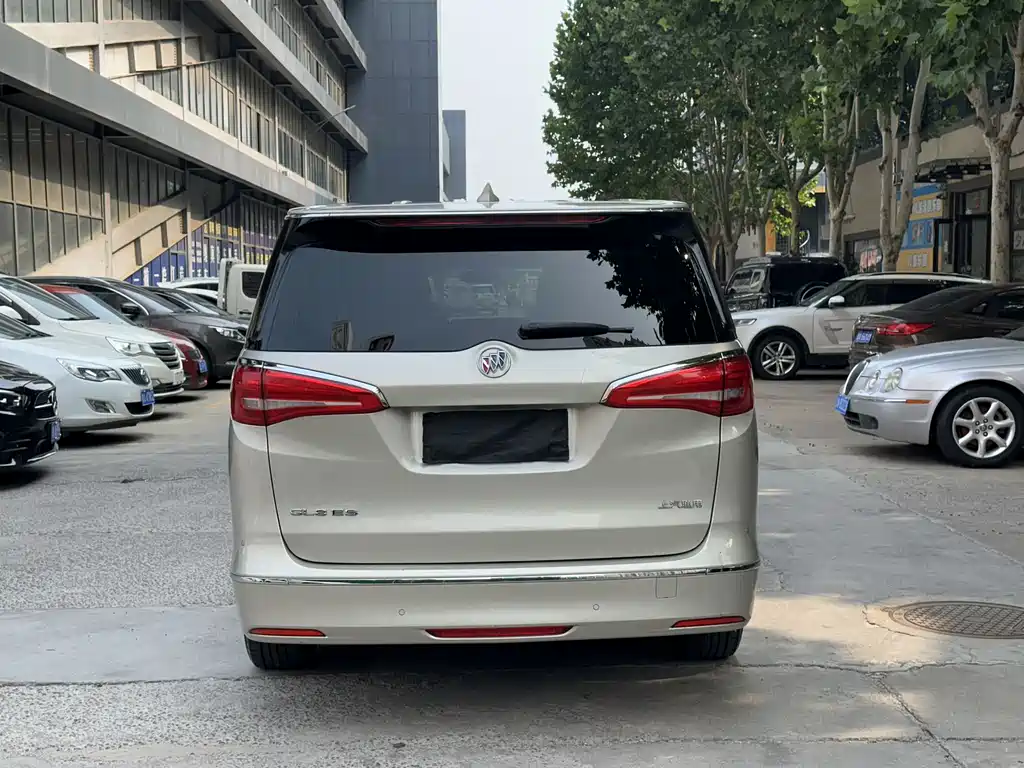 Buick GL8 ES 28 T Premium CN-VI