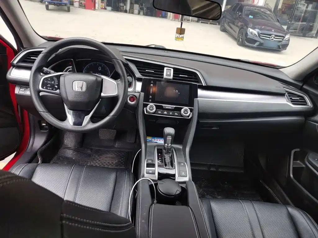 Civic 220 TURBO CVT Luxury