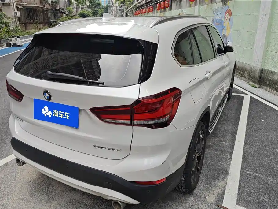 BMW X1 sDrive25 Li Leading