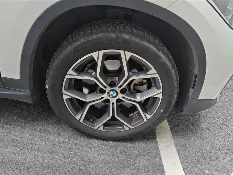 BMW X1 sDrive25 Li Leading