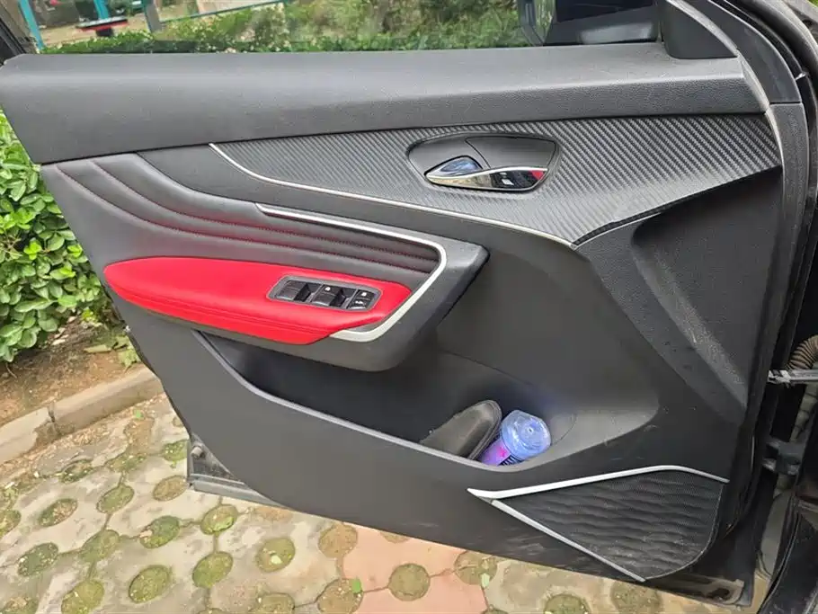 Venucia Big V 260 T Dark Horse · Idol