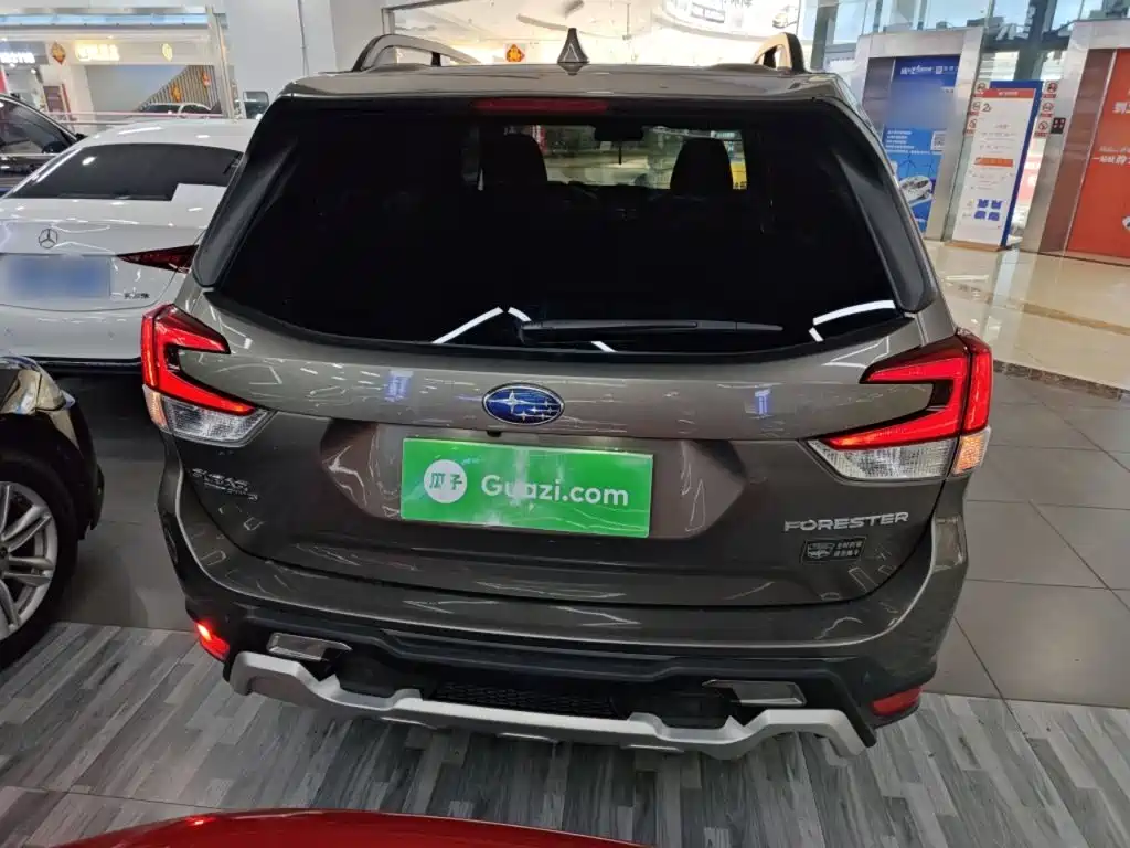 Forester 2.0 i Luxury