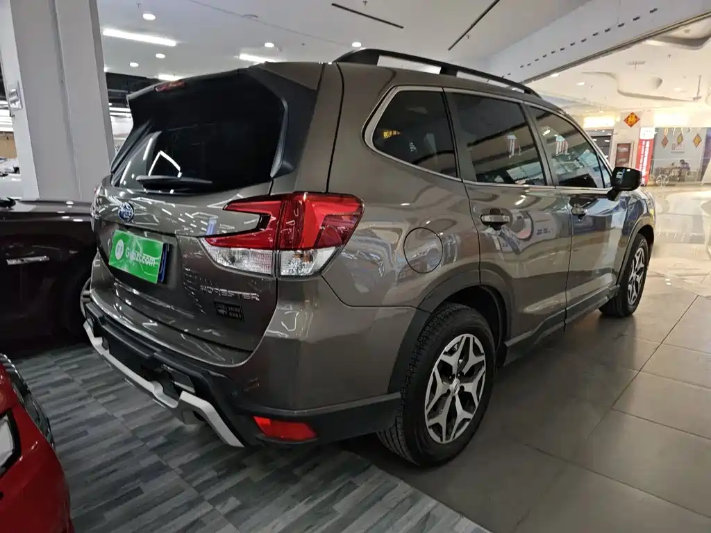Forester 2.0 i Luxury