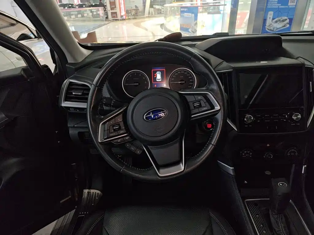 Forester 2.0 i Luxury