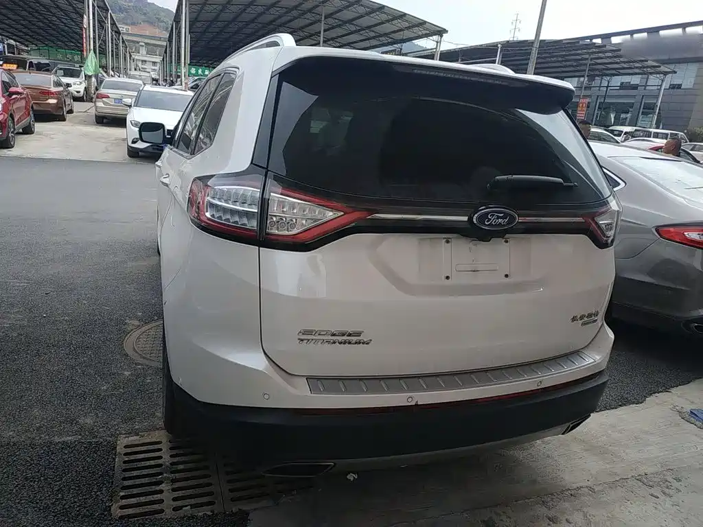 Edge EcoBoost 245 4 WD Supreme Sharp 7-seat