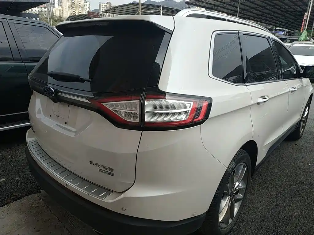 Edge EcoBoost 245 4 WD Supreme Sharp 7-seat
