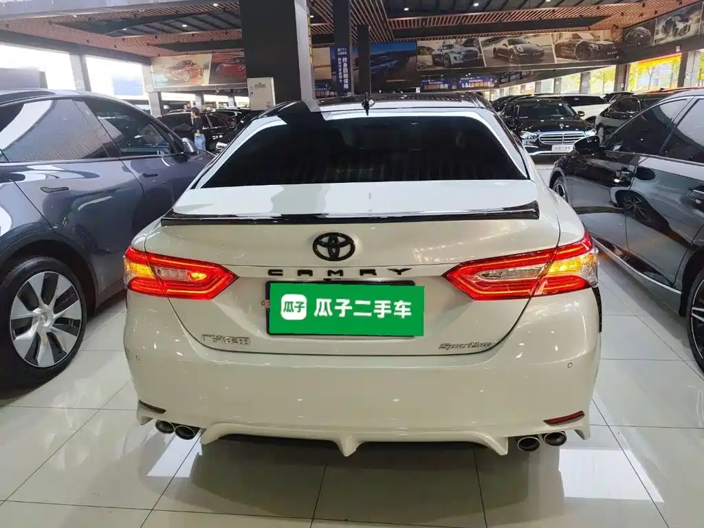 Camry 2.0 S Sharp Style