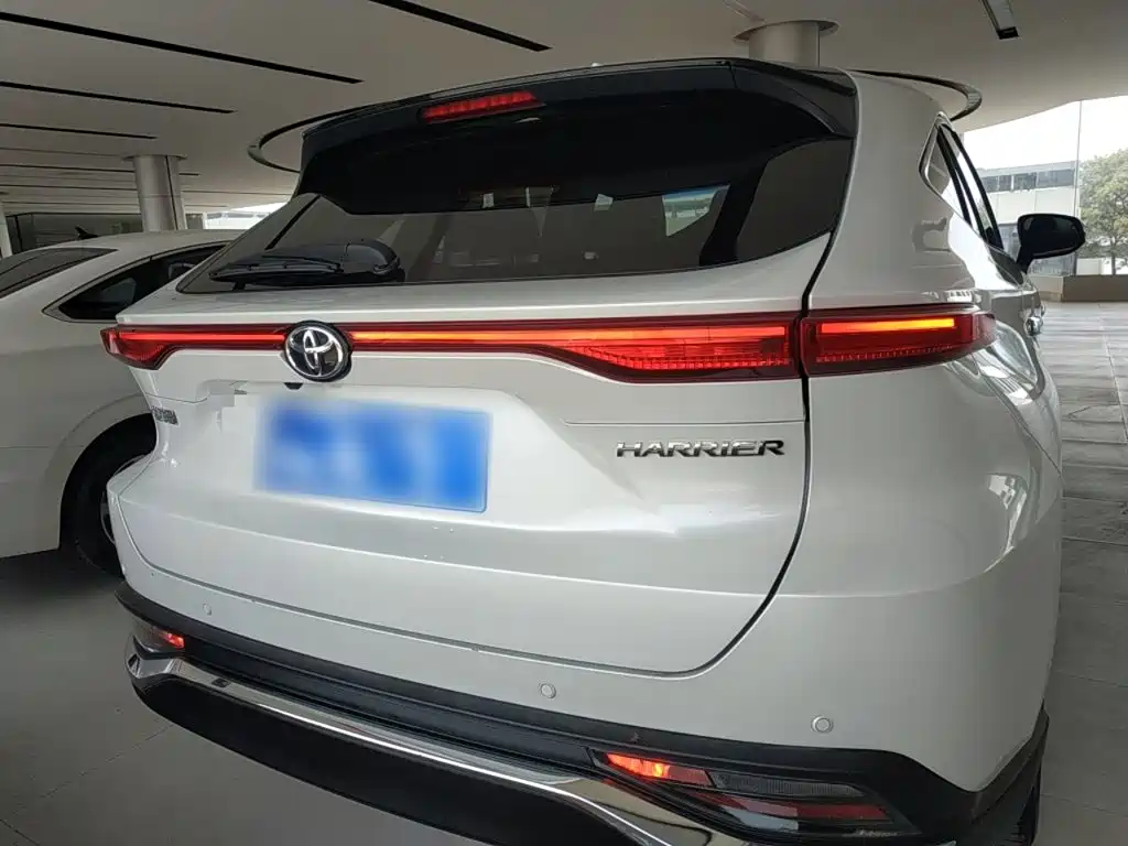 Harrier 2.0 L CVT 2 WD Luxury