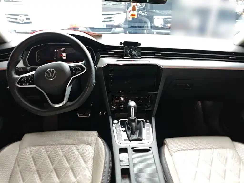 Magotan 200 10 K Commemorative 330 TSI DSG Luxury