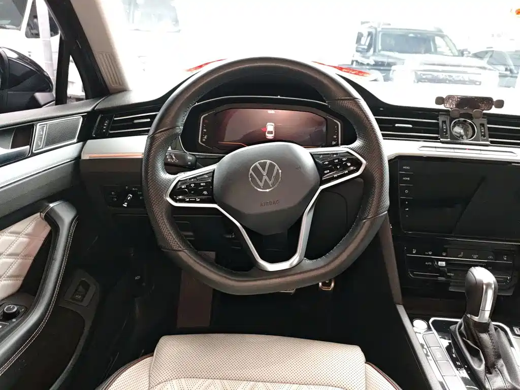 Magotan 200 10 K Commemorative 330 TSI DSG Luxury