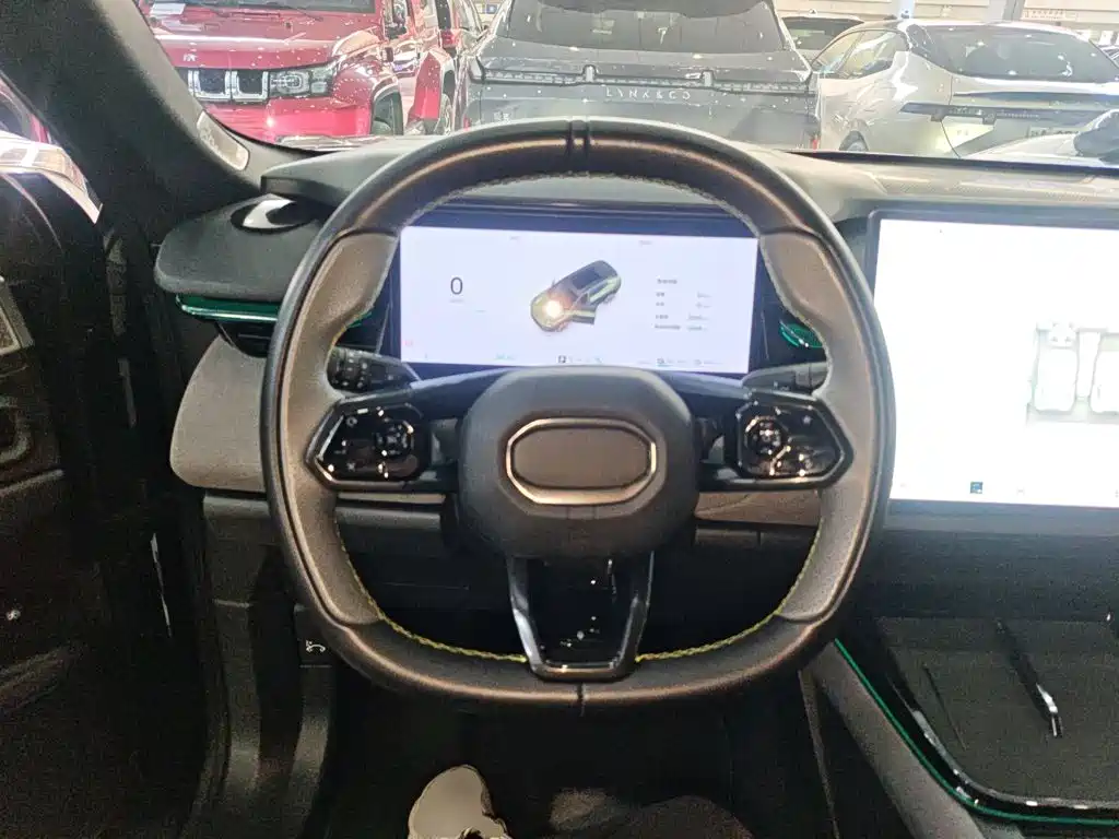 Lynk & Co 08 EM-P 120 km Long Range Pro