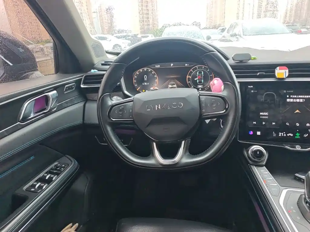 Lynk & Co 05 2.0 TD 2 WD Shine Halo