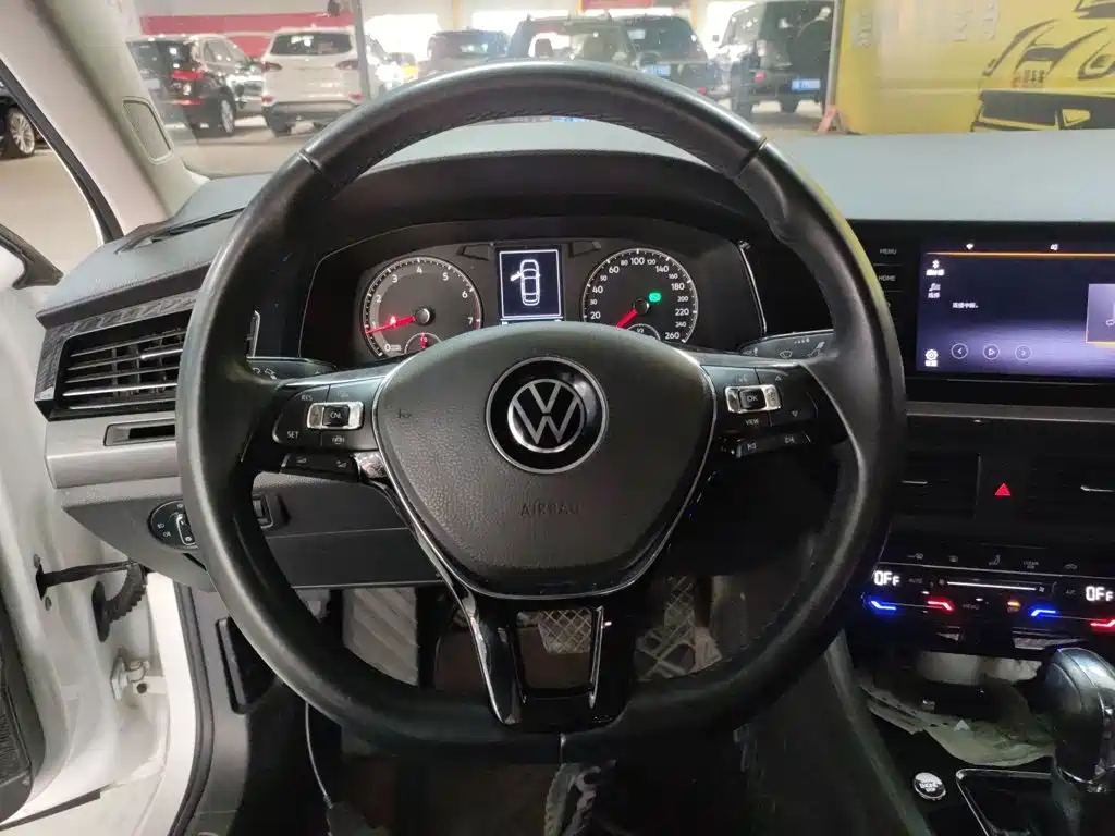Bora 1.5 L Auto Elite