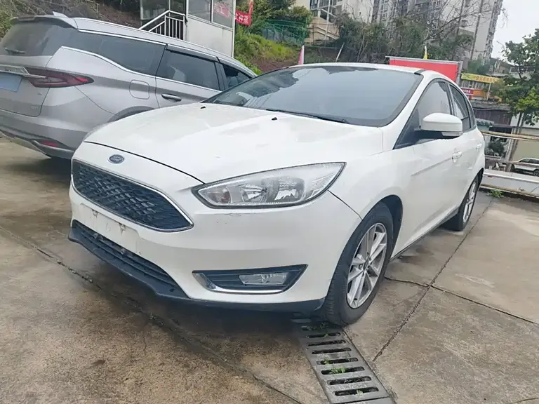 Ford Focus Hatchback 1.6 L Auto Style