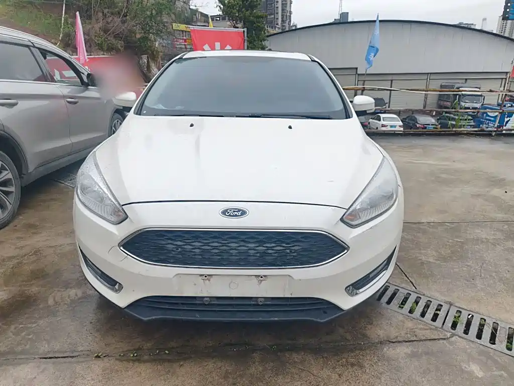 Focus Hatchback 1.6 L Auto Style