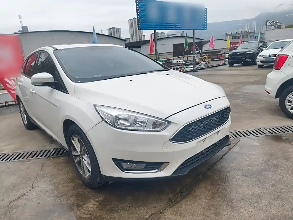 Focus Hatchback 1.6 L Auto Style