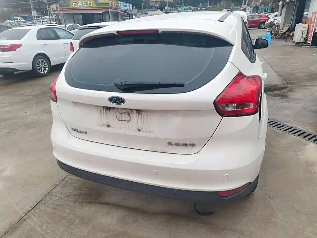 Focus Hatchback 1.6 L Auto Style