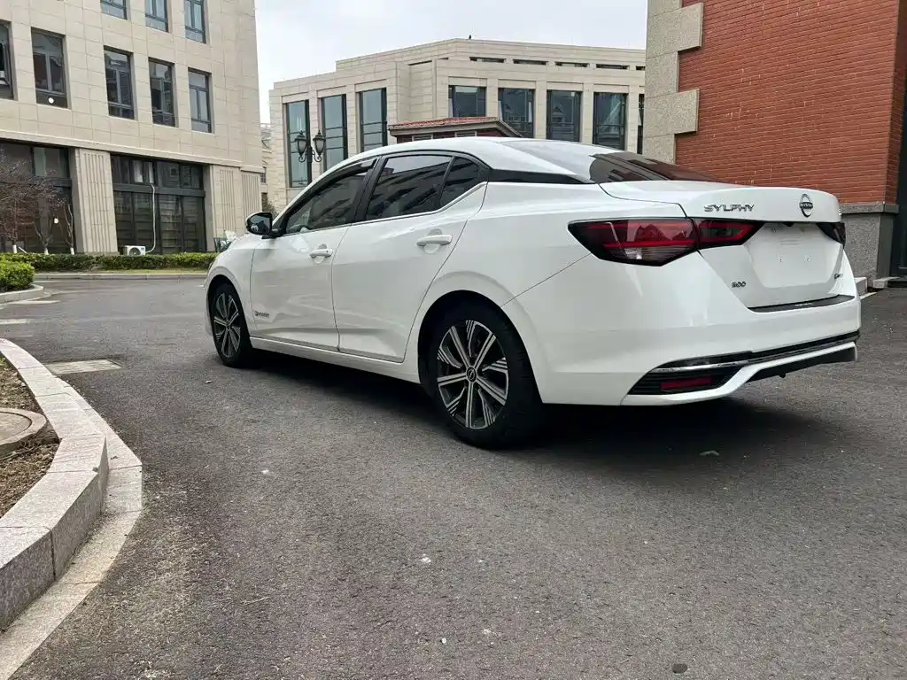 Sylphy Super Hybrid Electric Drive Super Connected Plus