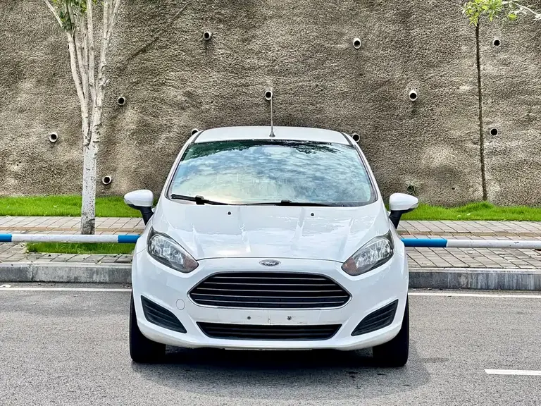 Ford Fiesta Sedan 1.5 L Manual Style
