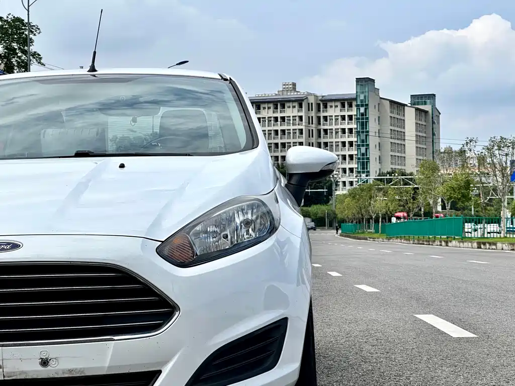 Fiesta Sedan 1.5 L Manual Style