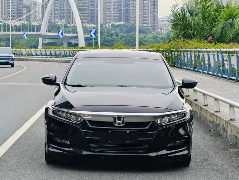 Honda Accord 260 TURBO Elite CN-VI