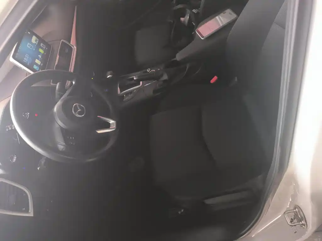 Mazda 3 Axela Sedan 1.5 L Auto Comfort CN-V