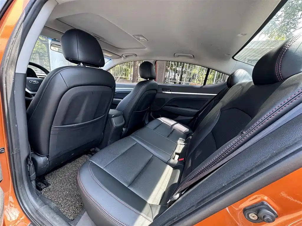 Elantra 1.6 L Auto Smart Dazzle · Elite
