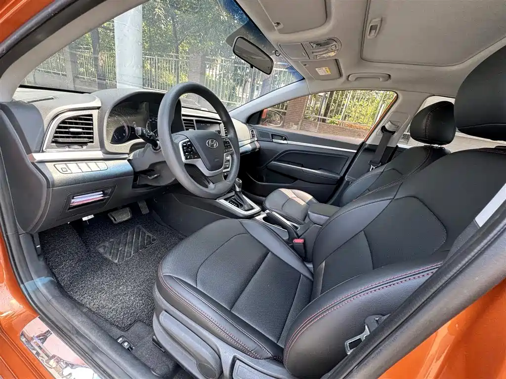 Elantra 1.6 L Auto Smart Dazzle · Elite