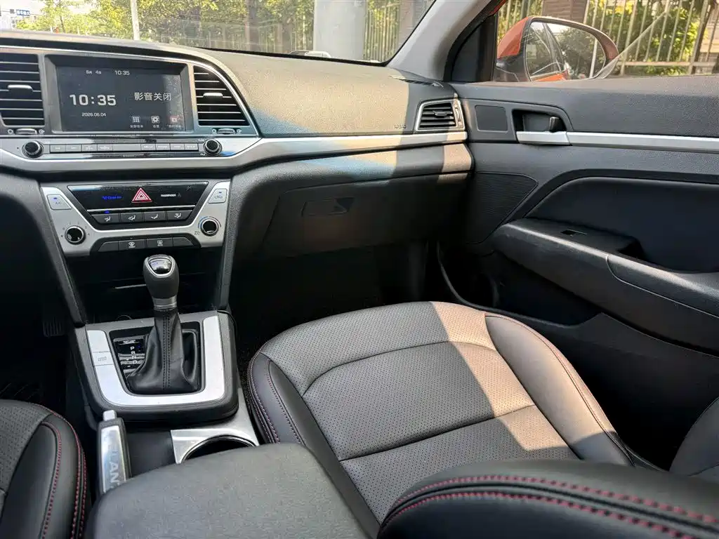 Elantra 1.6 L Auto Smart Dazzle · Elite
