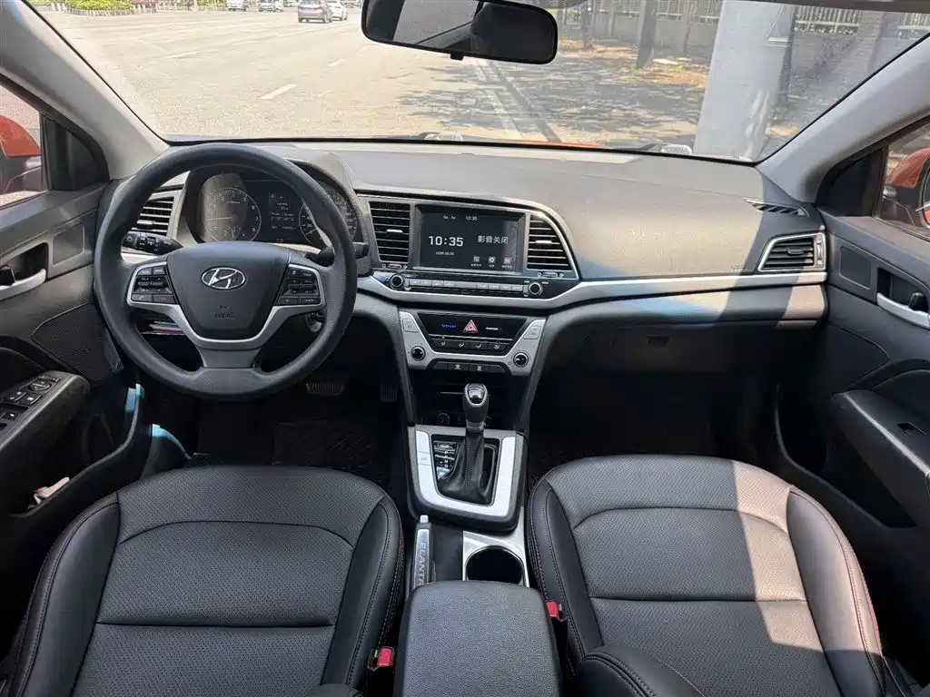 Elantra 1.6 L Auto Smart Dazzle · Elite