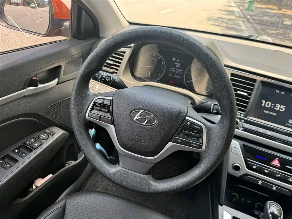 Elantra 1.6 L Auto Smart Dazzle · Elite