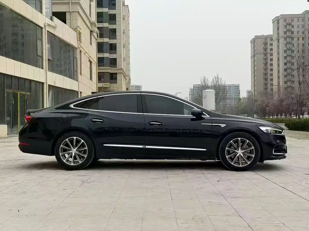LaCrosse 652 T Distinguished