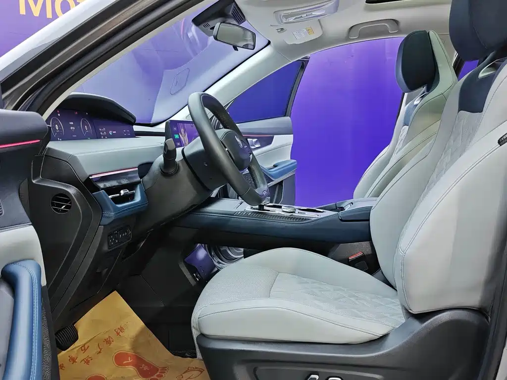Changan UNI-K iDD Blue Whale iDD 130 km 1.5 T Outstanding