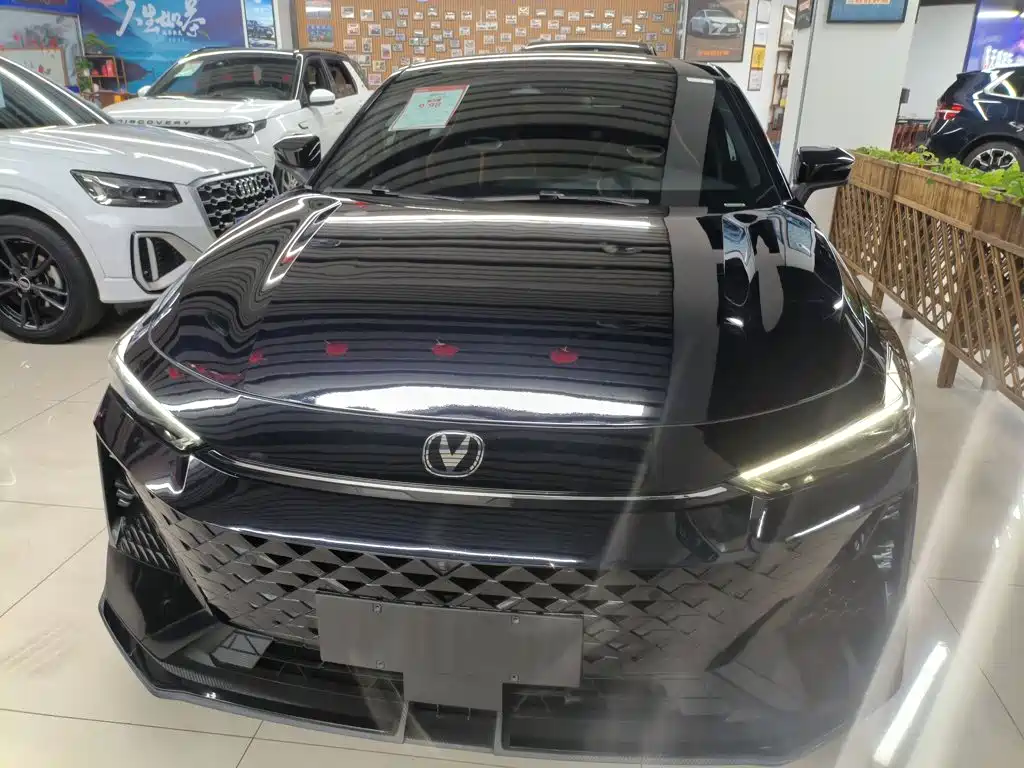 Changan UNI-V 1.5 T Distinguished Sport