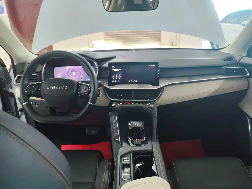 Lynk & Co 06 EM-P PHEV 84 KM Range Pro