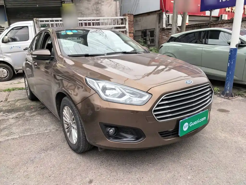 Escort 1.5 L Manual Comfort
