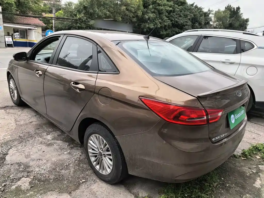 Escort 1.5 L Manual Comfort
