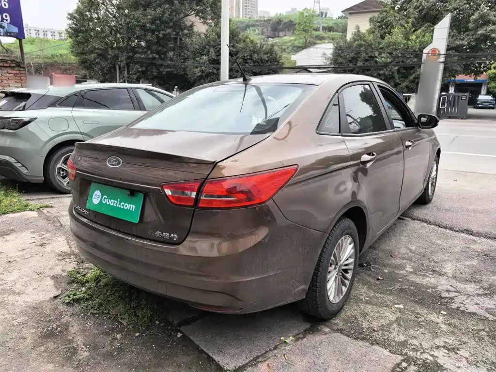 Escort 1.5 L Manual Comfort