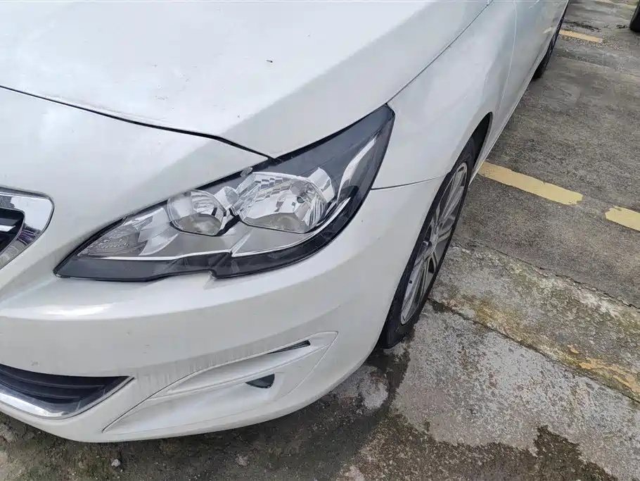 Peugeot 408 1.2 T Auto Luxury