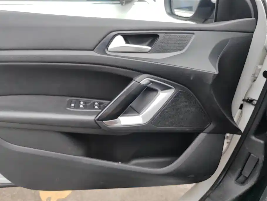 Peugeot 408 1.2 T Auto Luxury