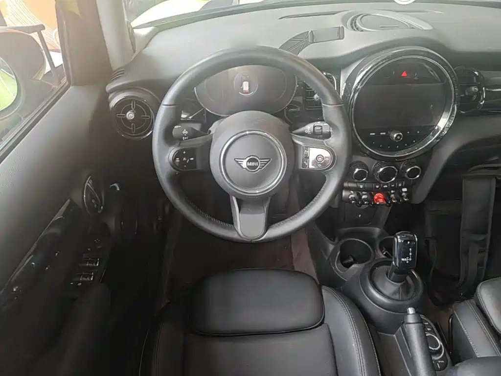 MINI Facelift 1.5 T COOPER Classic 5-door