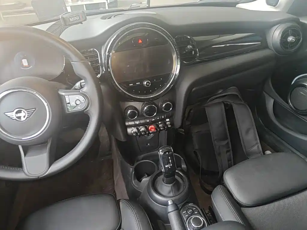 MINI Facelift 1.5 T COOPER Classic 5-door