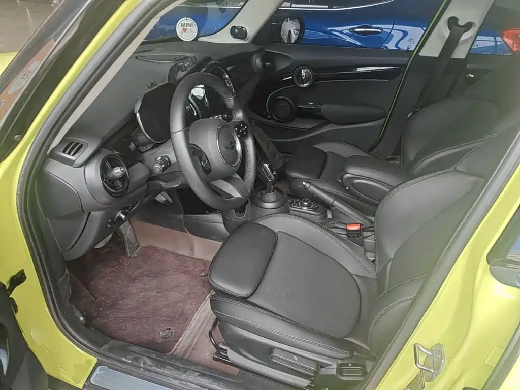 MINI Facelift 1.5 T COOPER Classic 5-door