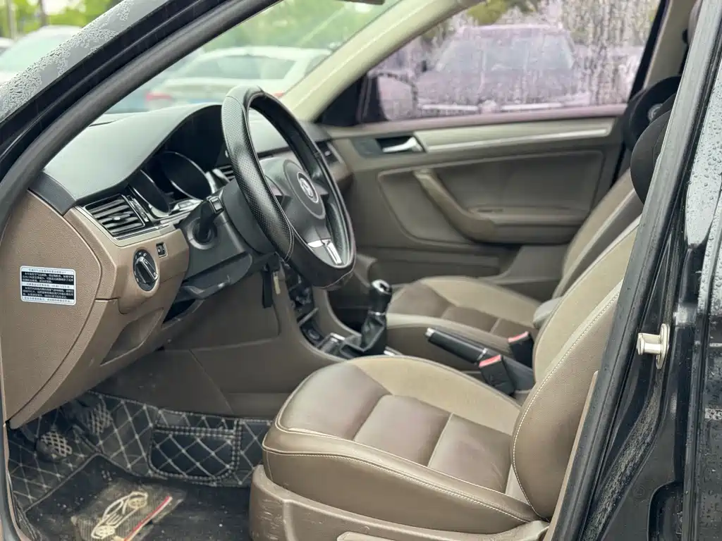Bora 1.6 L Manual Comfort